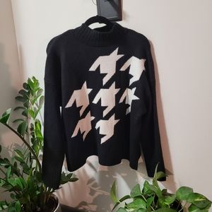 SIZE M. NWT. Reitmans Houndstooth Sweater.